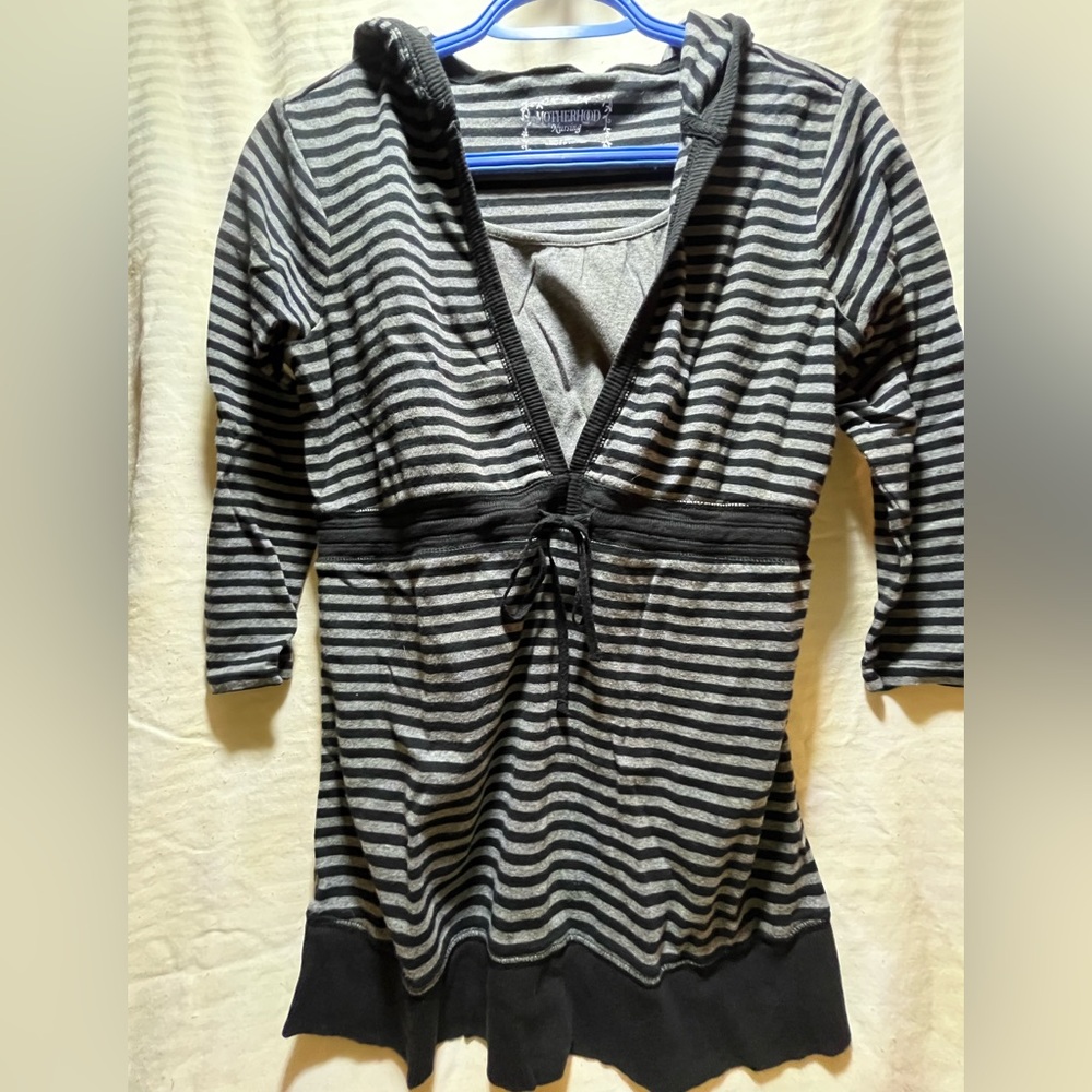 🌟5/$25🌟 Motherhood Nursing Top Size Small
